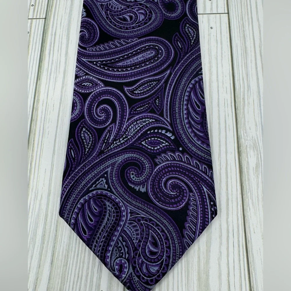 Geoffrey‎ Beene 100% Silk Purple Paisley Tie Charisma Event Office